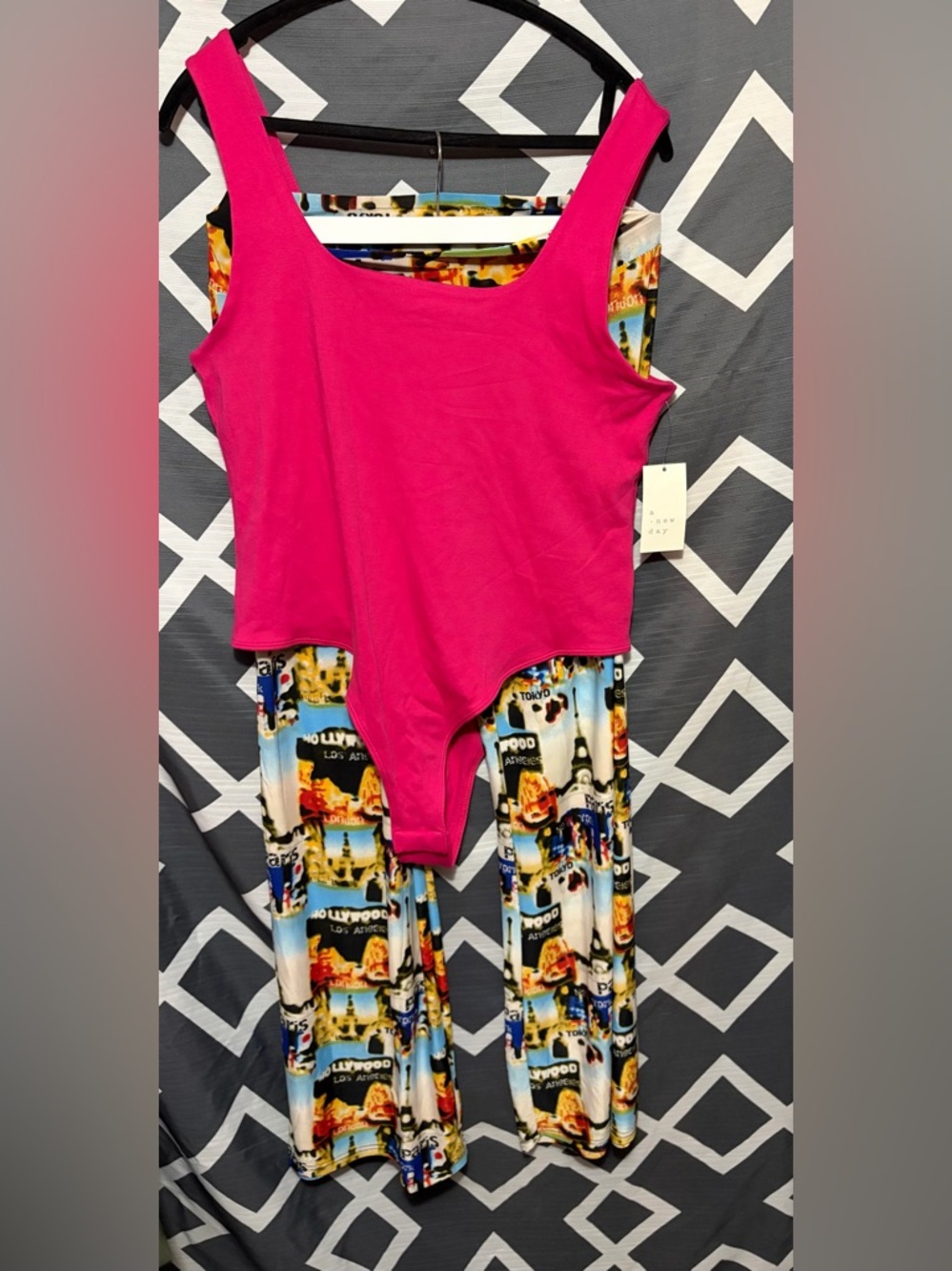 SHOSHO City Signs White Wideleg S/M Palazzos NWOT A NEW HOT PINK BODY SUIT XL